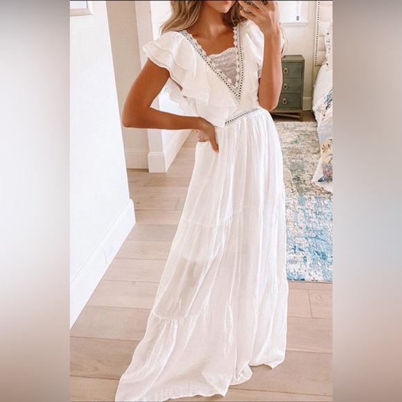 Dresses & Skirts - Elegant White Lace Maxi Dress